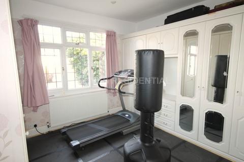 21 Cotsford Avenue, New Malden, KT3 5EU