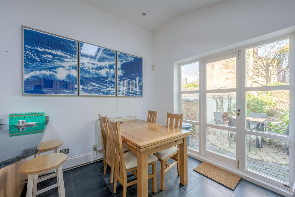 Dining Area 1