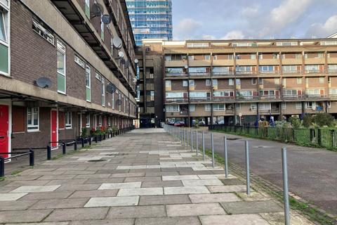 3 bedroom maisonette to rent, Mursell Estate, London SW8