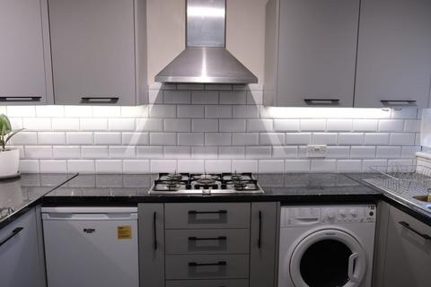 3 bedroom maisonette to rent, Mursell Estate, London SW8