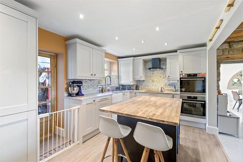 120 Otley Road, Guiseley, Leeds, LS20 8LZ