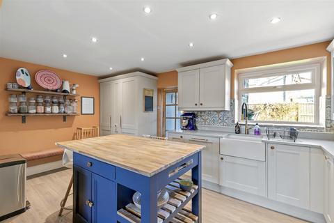 120 Otley Road, Guiseley, Leeds, LS20 8LZ