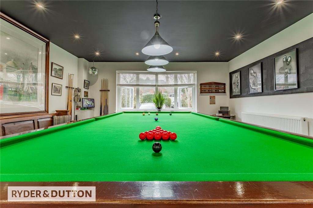 Bar/Snooker Room