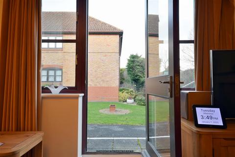 1 bedroom retirement property for sale, Roberts Court, Baddow Road, Chelmsford
