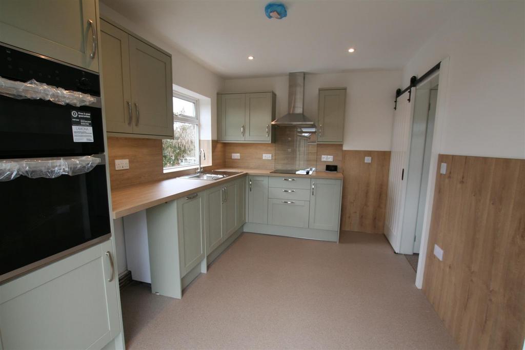 Ellsdon,25kitchen1.JPG
