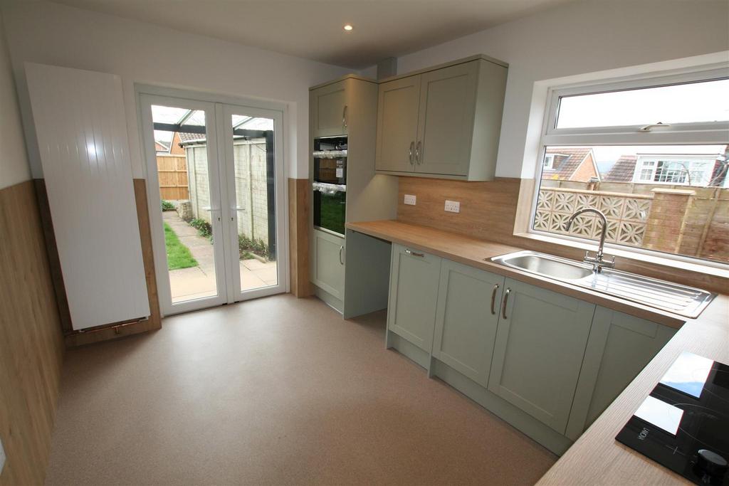 Ellsdon,25kitchen2.JPG