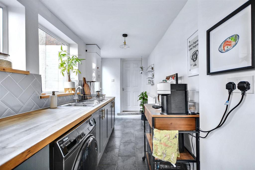 Kitchen 2.jpeg