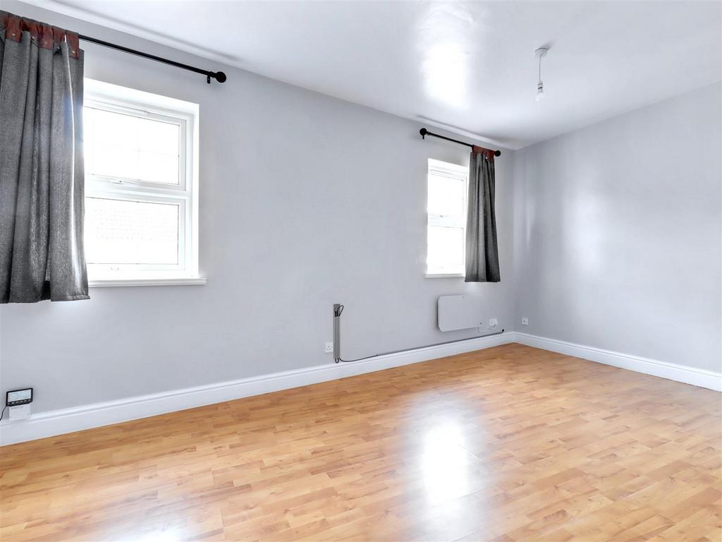 Sitting/dining room