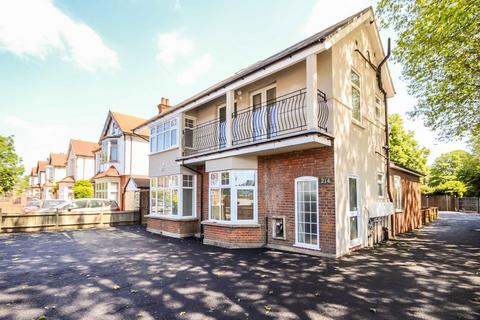 2 bedroom flat to rent, London Road, Twickenham TW1