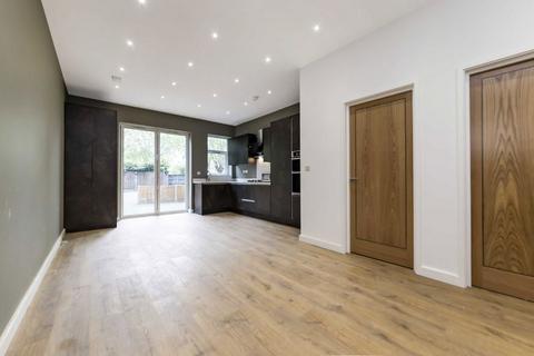 2 bedroom flat to rent, London Road, Twickenham TW1