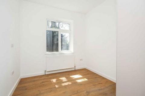 2 bedroom flat to rent, London Road, Twickenham TW1