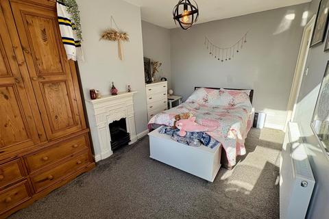 187 Upper Lane, Gomersal, Cleckheaton, BD19 4JF