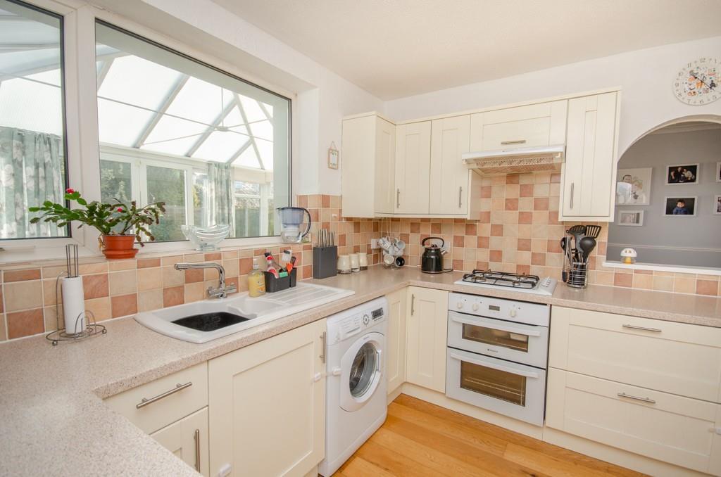 Kitchen pic 2.jpg
