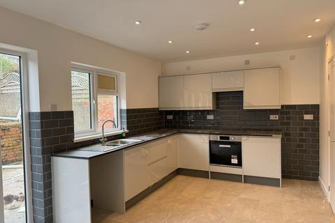 3 bedroom semi-detached house to rent, Ffordd Yr Eglwys, North Cornelly, Bridgend