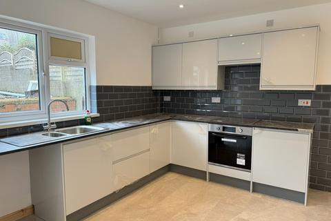 3 bedroom semi-detached house to rent, Ffordd Yr Eglwys, North Cornelly, Bridgend