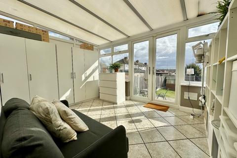 6 David Terrace, Romford, RM3 0XU