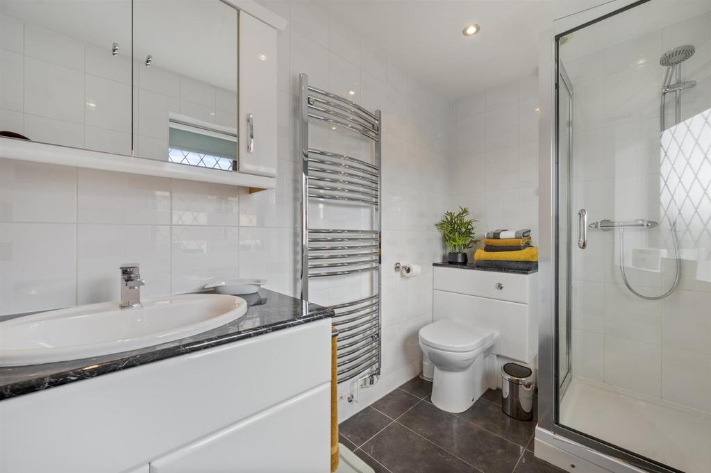 Bedroom One en-suite.jpg