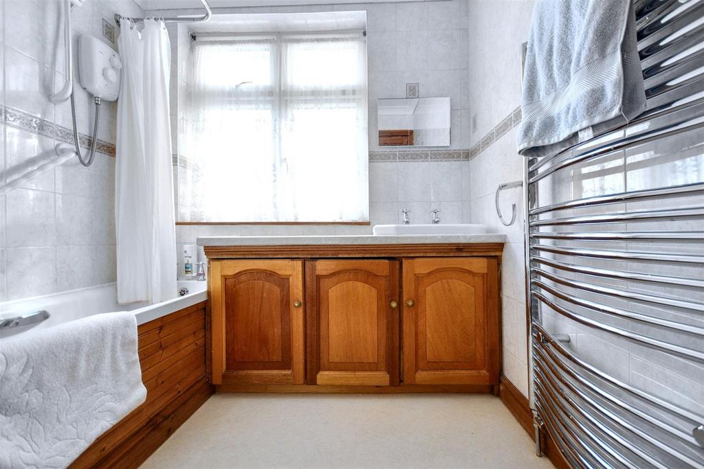 Bathroom 2.jpeg