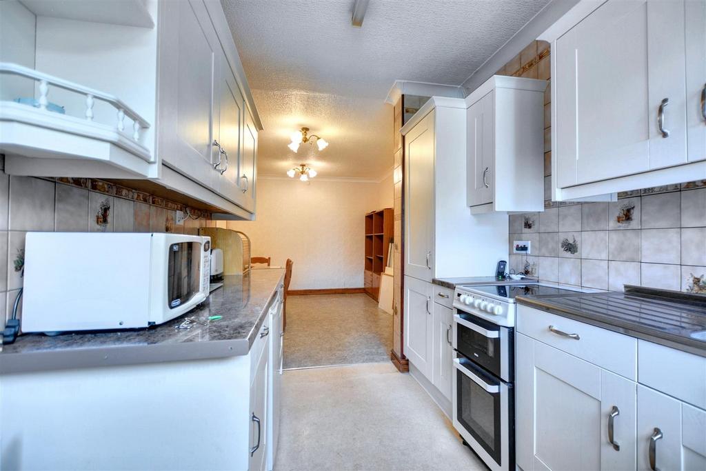 Kitchen 2.jpeg