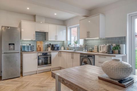 63 Mavis Road, Birmingham, B31 2SB
