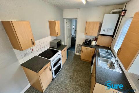 3 bedroom semi-detached house to rent, Clegram Road. GL1