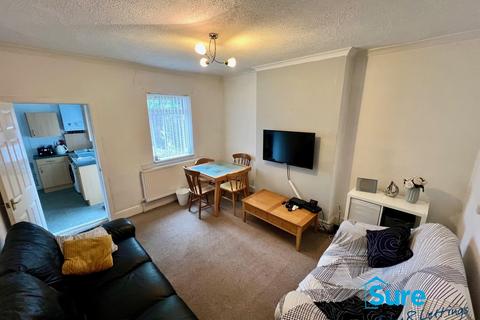 3 bedroom semi-detached house to rent, Clegram Road. GL1