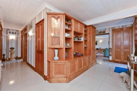 40a Clive Close, Potters Bar, EN6 2AE