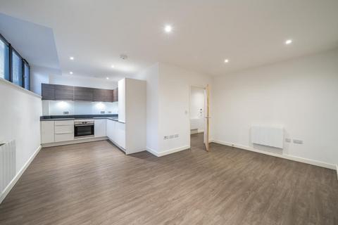 2 bedroom apartment to rent, London,  London,  N20