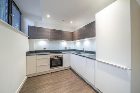 2 bedroom apartment to rent, London,  London,  N20