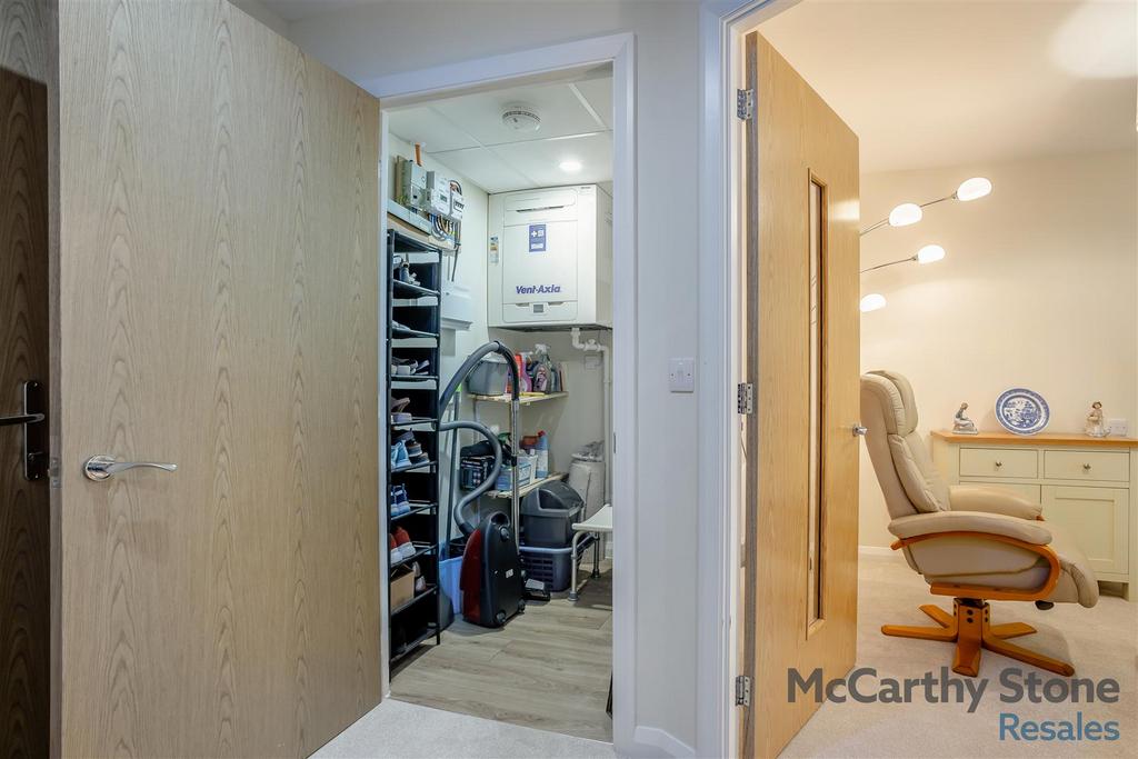 8637970-interior10.jpg