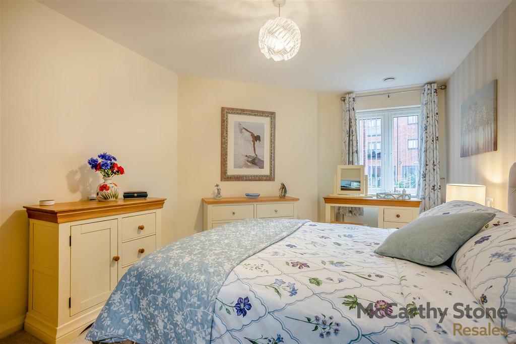 8637970-interior02.jpg