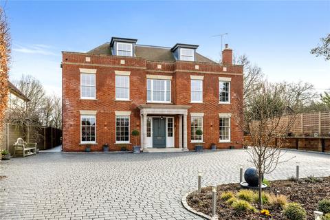 12a Monkshanger, Farnham, GU9 8BU