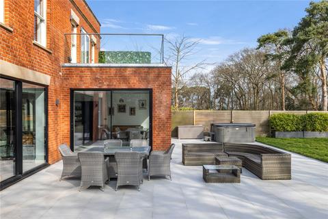12a Monkshanger, Farnham, GU9 8BU