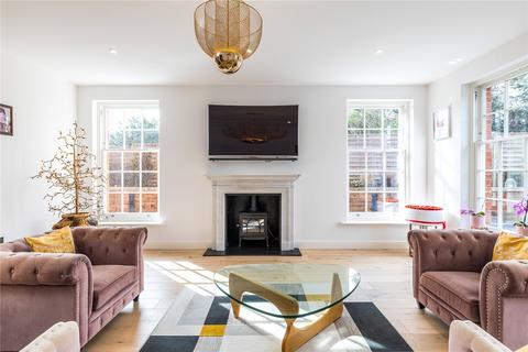 12a Monkshanger, Farnham, GU9 8BU
