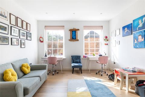 12a Monkshanger, Farnham, GU9 8BU