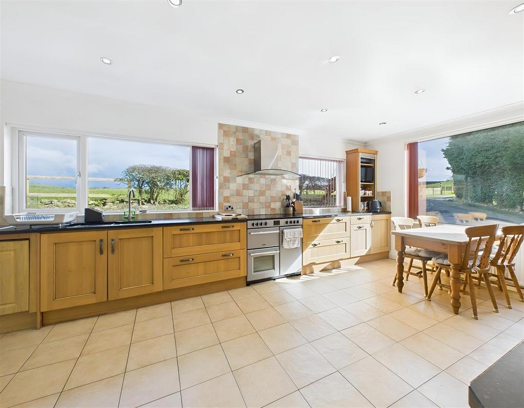 Kitchen 1.jpg