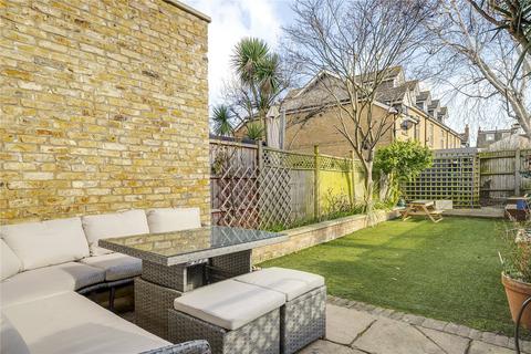 3 bedroom terraced house to rent, Burntwood Lane, London, SW17