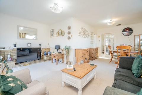4 bedroom detached bungalow for sale, Alwins Field, Leighton Buzzard, Bedfordshire