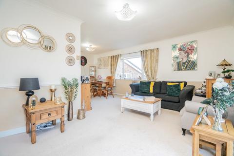 4 bedroom detached bungalow for sale, Alwins Field, Leighton Buzzard, Bedfordshire