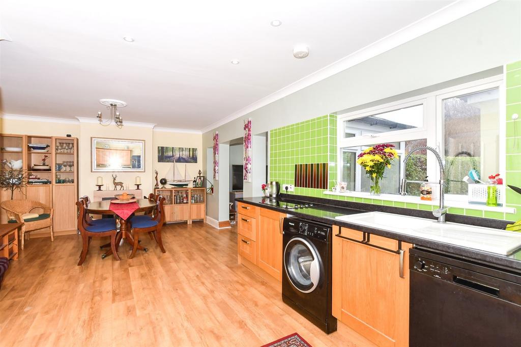 Kitchen/Dining Area