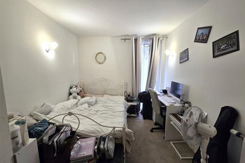 3 bedroom apartment for sale, Cardinal Building, High Point Village, Hayes, UB3