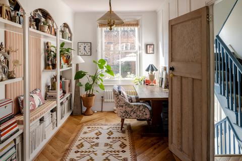 2 bedroom end of terrace house for sale, Globe Road, London E1