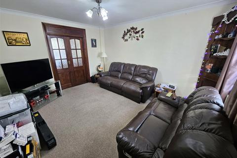 3 bedroom end of terrace house to rent, Apple Tree Avenue, West Drayton, Greater London, UB7