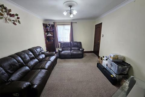 3 bedroom end of terrace house to rent, Apple Tree Avenue, West Drayton, Greater London, UB7
