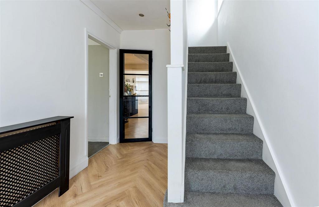 Entrance hallway stairs SAPL3870-20250504-Dx O Deep