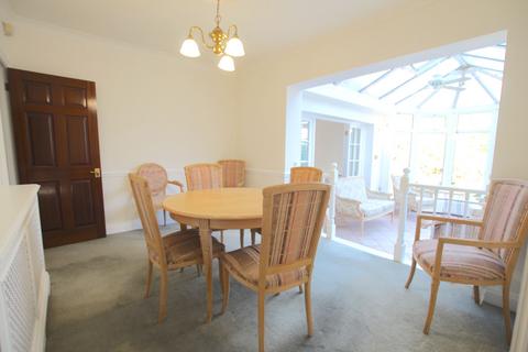 undefined, Oakleigh Park South, London