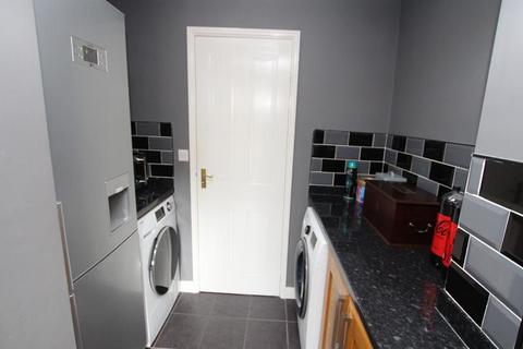 2 Thrice Fold, Thackley, Bradford, BD10 8WW