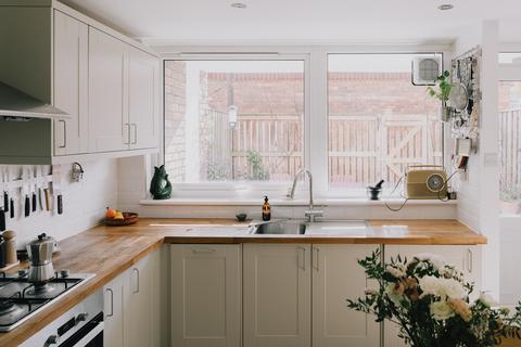 6 Shellness Road, London, E5 8JU