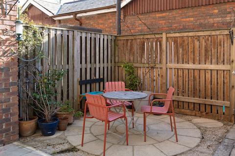 6 Shellness Road, London, E5 8JU
