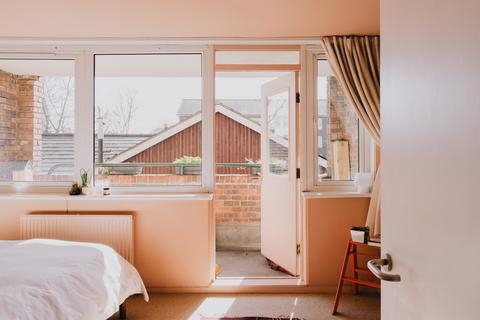 6 Shellness Road, London, E5 8JU